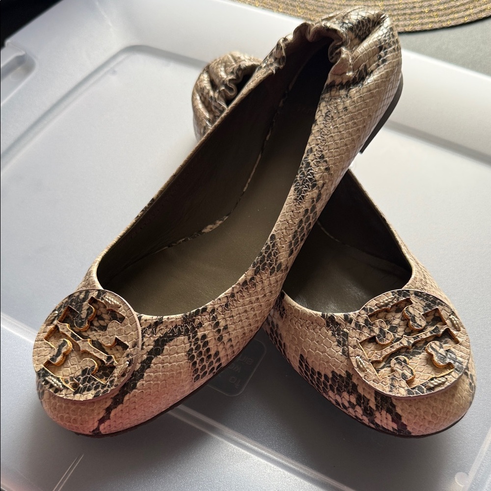 Tory Burch Snakeskin-Print Ballet Flats with Gold Logo worn 1 time no wear basic